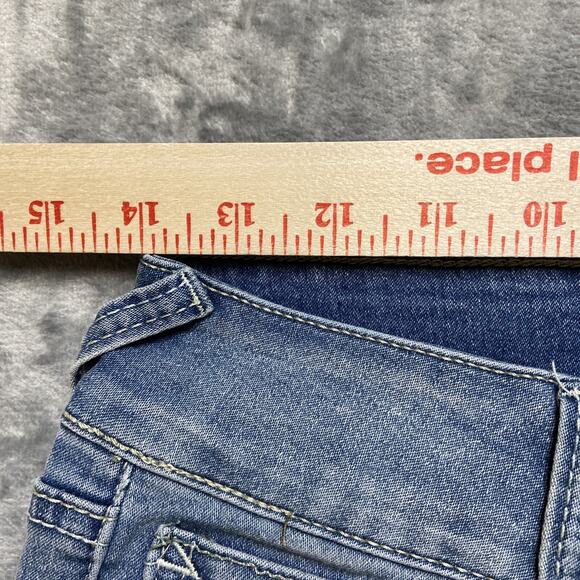 Wallflower Ultra Fit Cuffed Denim Shorts Women’s Size 11 Light Blue Denim - Picture 3 of 10